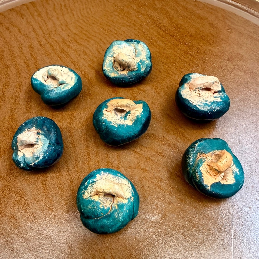 Vintage Handmade pottery Knot Buttons Set of 7 Teal Green Sculptural Shank 1in - Picture 6 of 6
